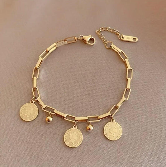 Royal Queen Coin Charm Bracelet – Vintage Gold Glam