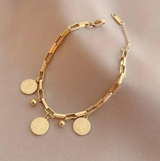 Royal Queen Coin Charm Bracelet – Vintage Gold Glam